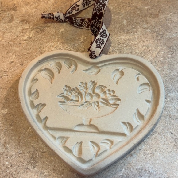 Pampered Chef Hospitality Heart Clay Stoneware Cookie/Chocolate Mold VTG 1999 - Picture 6 of 8